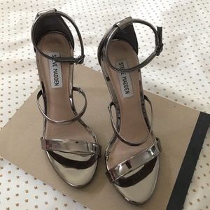 Steve Madden three strap 👠